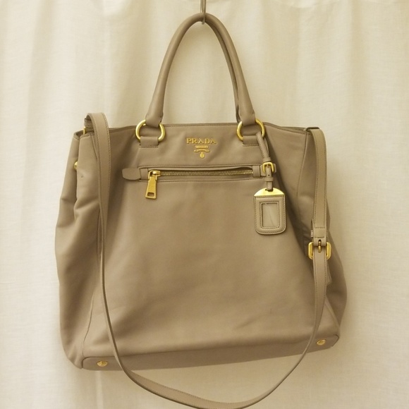 Prada bag - Picture 1 of 8